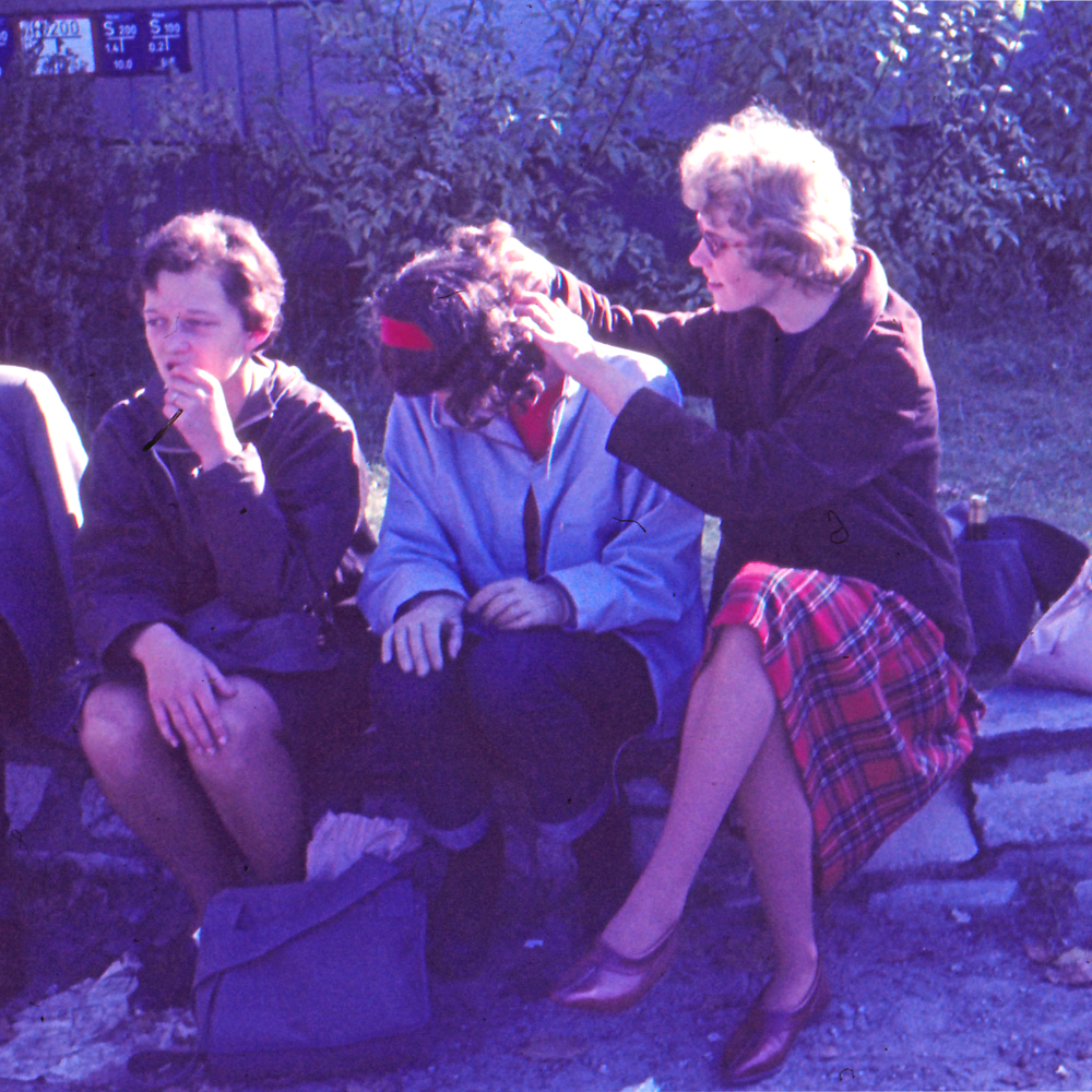 Berlin oktober 1962 Tove, Susanne og Lisbeth i Stewart Royal tartan